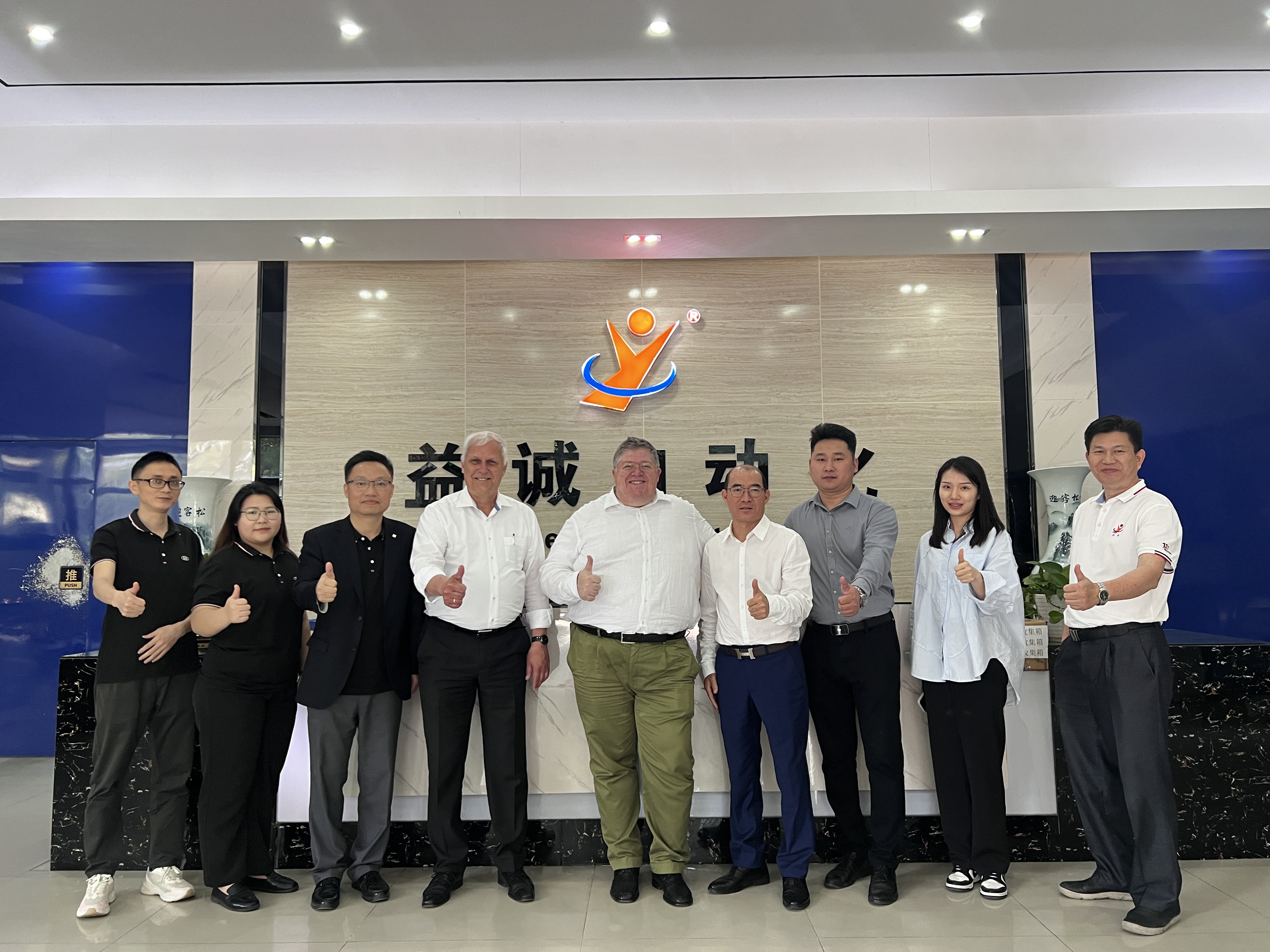 熱烈歡迎擁有150多年歷史企業(yè)BJB（百寶明照明）高層團(tuán)隊(duì)來我司參觀交流！